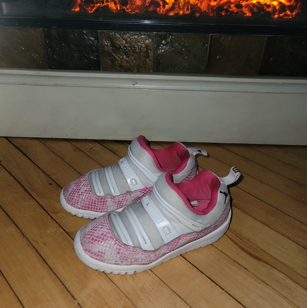 Jordan 11 Little Flex (Pink Snakeskin) Size 9c